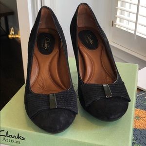 Clarks Artisan pumps